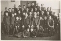 Aleksandrs Kaverzņevs ar skolēniem
